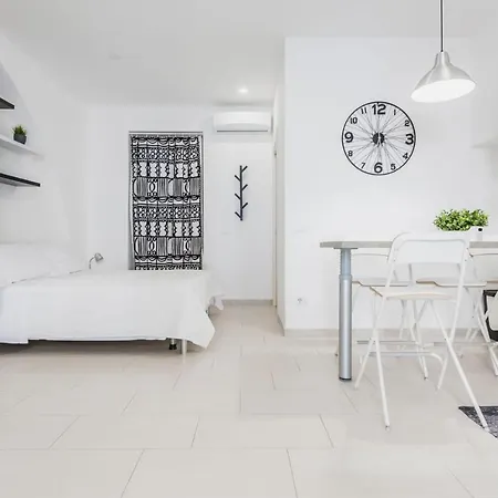 Black And White Catane