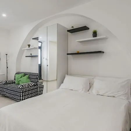 Appartement Black And White Catane